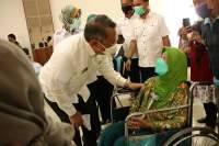 Wali Kota Tangsel Terima Suntik Booster Pertama