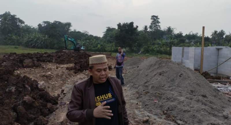 Satpol PP turun ke lokasi pengurukan.