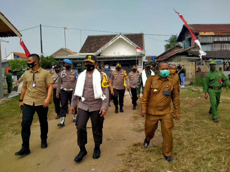 Kapolda Banten Irjen Pol Fiandar berkunjung ke Kampung Tangguh Nusantara Kalimaya di Lingkungan Terate Udik RT 04, RW 02, Kelurahan Masigit, Kecamatan Jombang Kota Cilegon, Senin (31/8/2020).