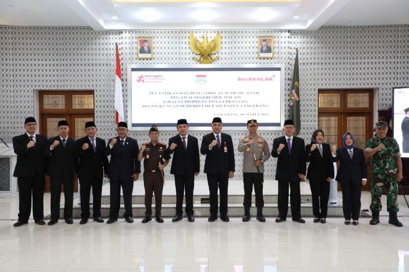 6 Pejabat Yang Dilantik Diminta Jangan Jadi Kapal Keruk