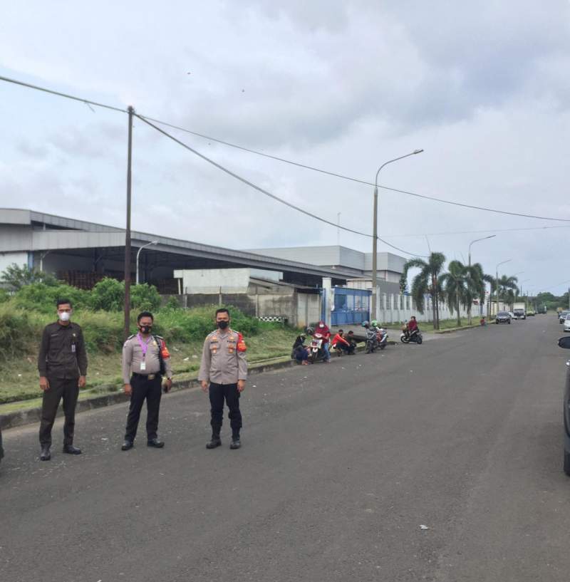 Polisi Tegur Kerumunan di PT Vivo