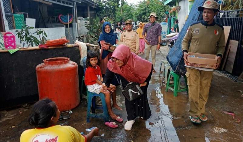 Paramitha Messayu saat tinjau lokasi banjir di perumahan Pesona Serpong.
