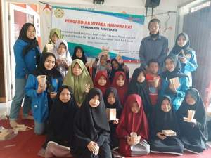 Menumbuhkan Imajinasi Anak-Anak Yayasan Mizan Amanah dengan Stick Ice Cream