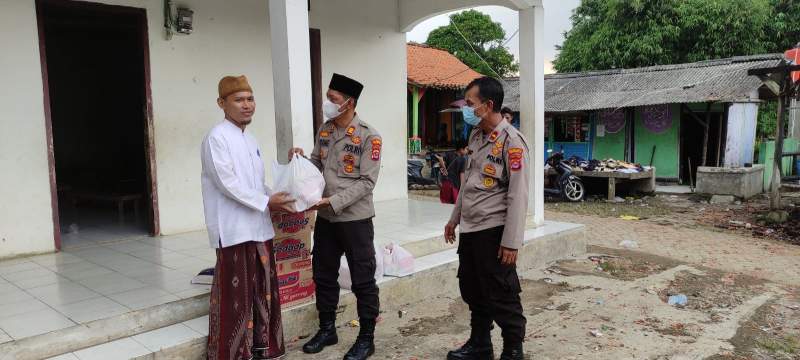 Polsek Rajeg Bantu Ponpes Darul Faizin Alami Musibah Kebakaran