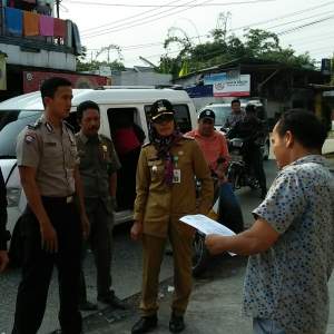 Lurah Binong Sosialisasikan Aturan Larangan Mendirikan Bangunan Ditrotoar