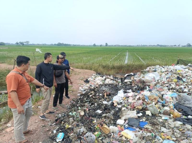 Warga Gintung Keluhkan Aktivitas Pembakaran Sampah