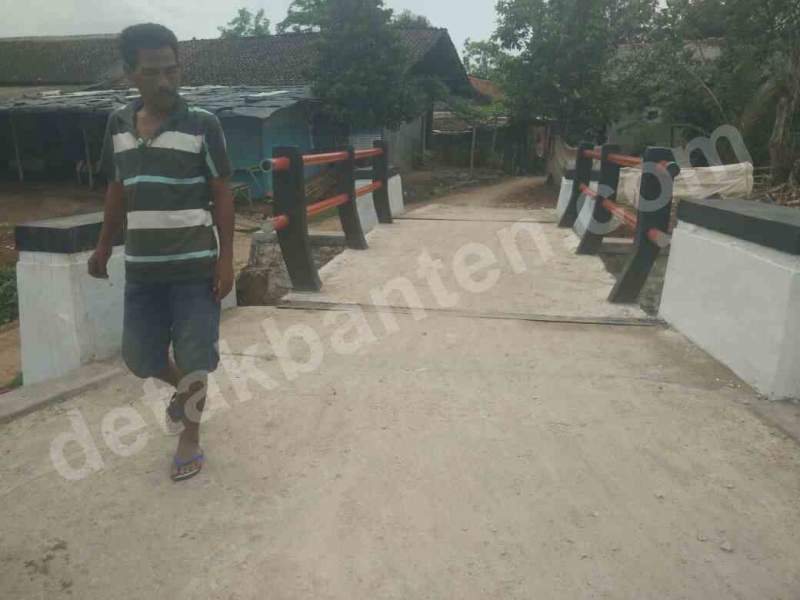 Baru Selesai Dibangun, Proyek Jembatan di Sindang Jaya Retak
