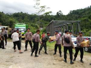 Distribusi batuan untuk korban gempa bumi.